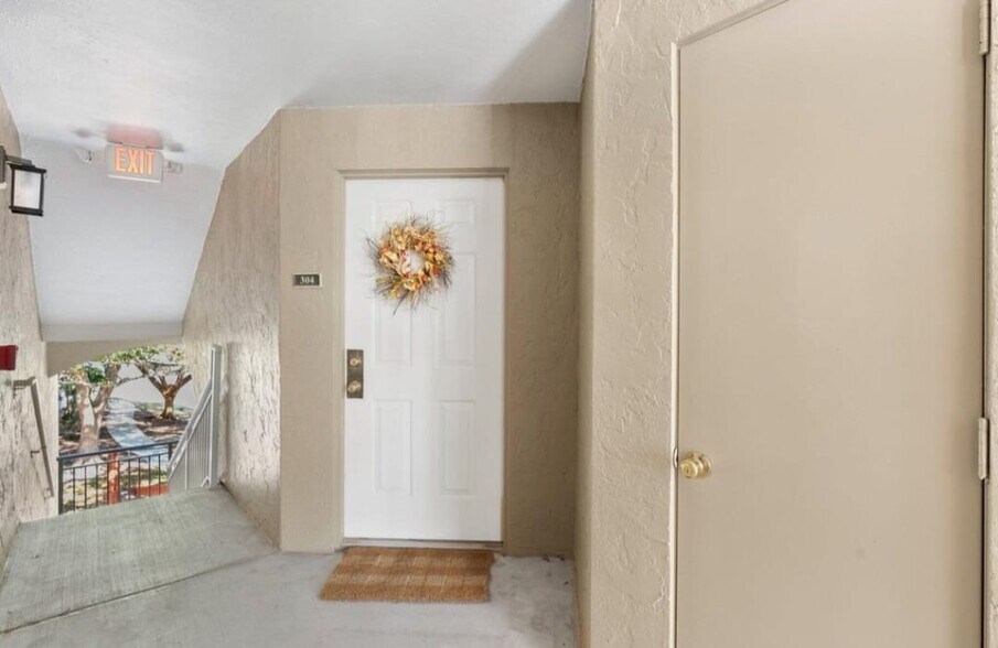 Building Photo - 1760 Palm Cove Blvd