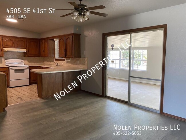 Building Photo - 4505 SE 41st St