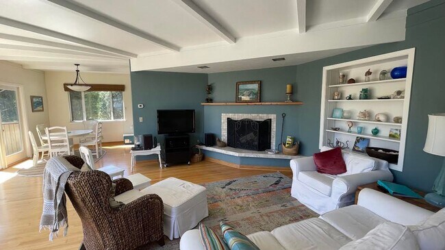 Building Photo - Mid Century Modern home in Monterey