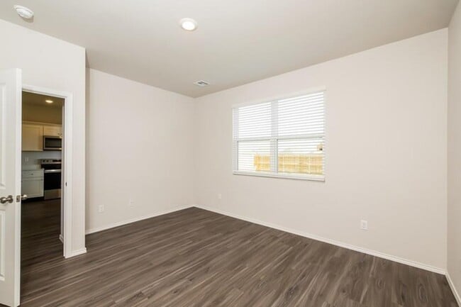 Building Photo - 1810 Dogwood Dr