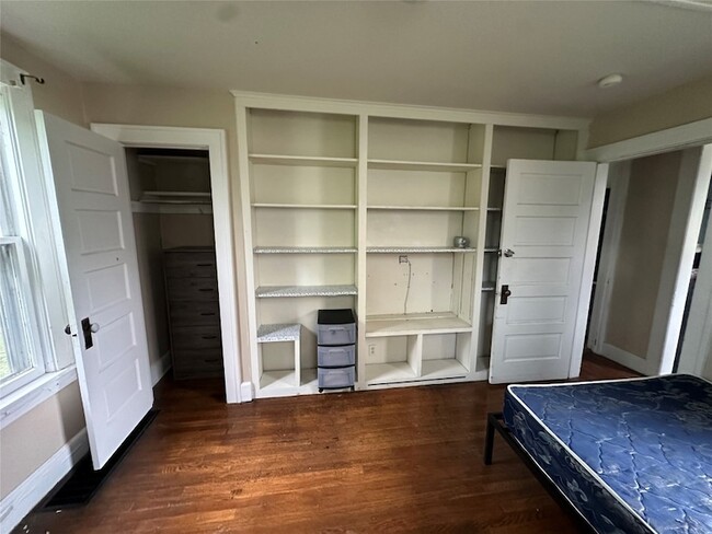 Building Photo - 19 Edwards St