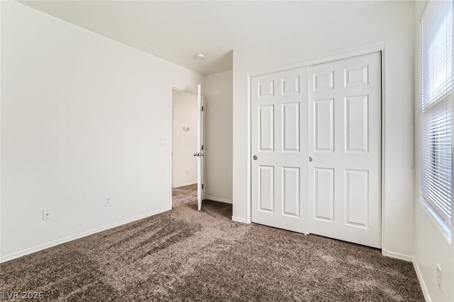 Building Photo - 2537 Begonia Valley Ave