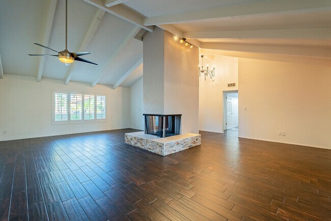 Building Photo - Three Bedrooms & POOL in 85254!