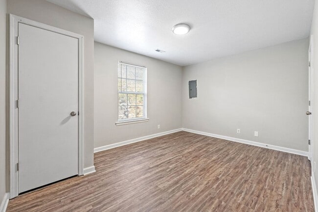 Building Photo - Lexington Drive -209