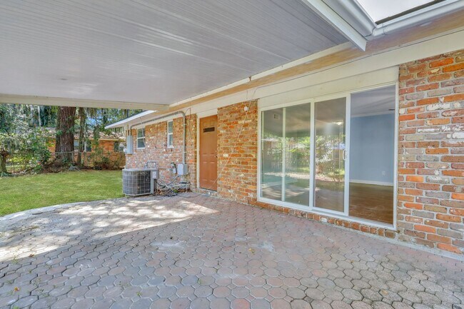 Building Photo - Ranch Home off of Skidaway Rd.