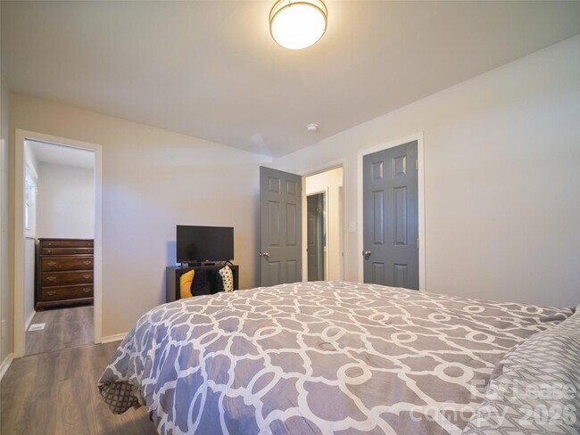 Building Photo - 2515 Thornton Rd