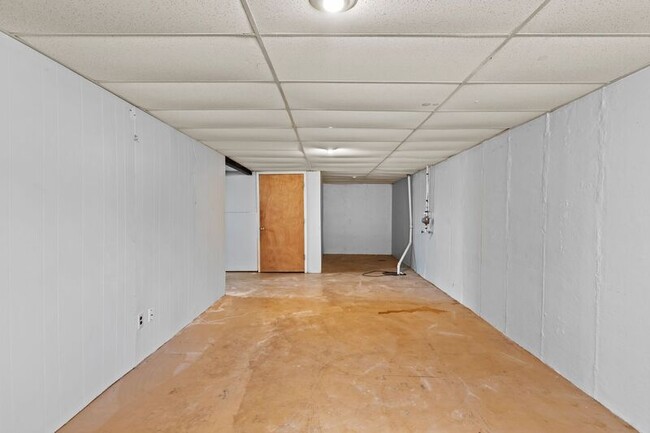 Building Photo - 515 Topaz Ave