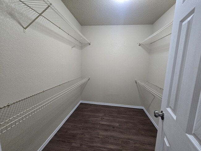 Building Photo - 10226 Country Hills Blvd