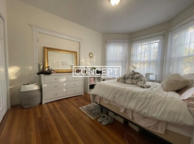 Building Photo - 18 Euston St