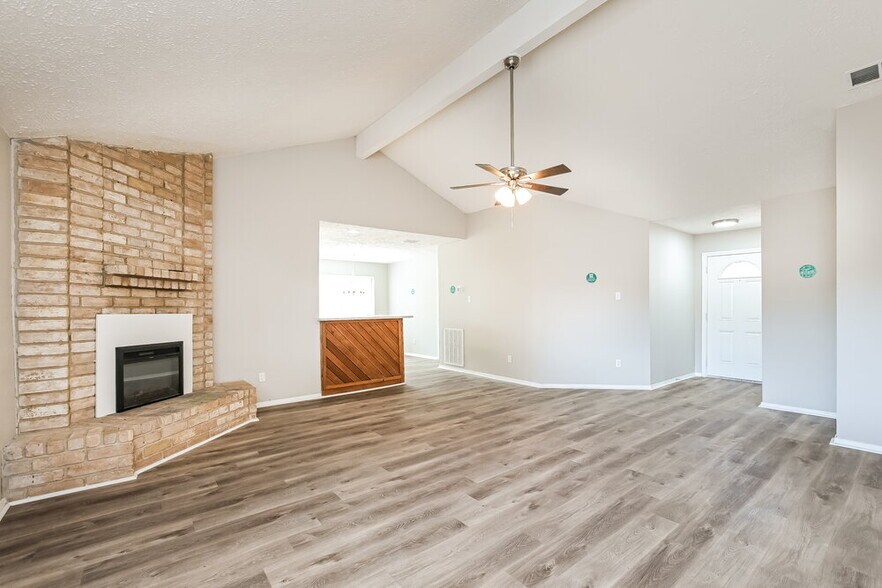 Building Photo - 7411 Skylight Ln