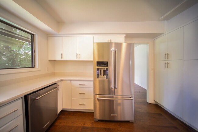 Building Photo - Greenleaf House: A Sustainable and Eco-Friendly Home!