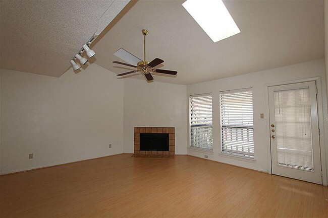 Building Photo - 2277 S Kirkwood Rd