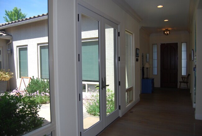 Building Photo - Single Level Home in Mountaingate