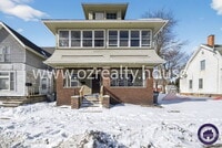 Building Photo - 834 Oak St