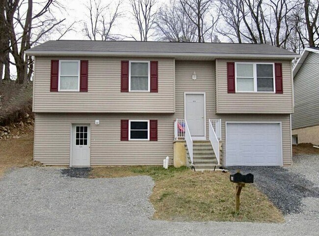 Building Photo - 626-628 Valentine St