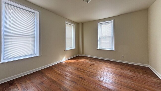 Building Photo - 461 E Haines St