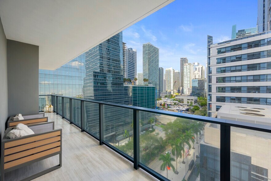 Building Photo - 1451 Brickell Ave