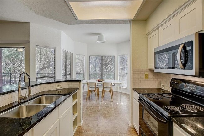 Building Photo - 4711 Spicewood Springs Rd