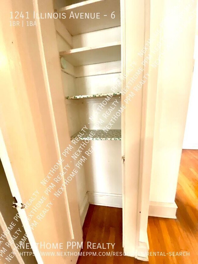 Building Photo - Dormont 1 Bedroom with heat included. Octo...