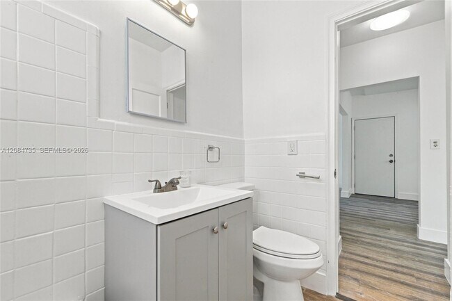 Building Photo - 319 NE 80th St