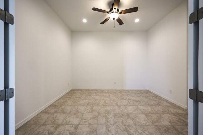 Building Photo - 3 Bedroom + Den and Loft in Aloravita Community