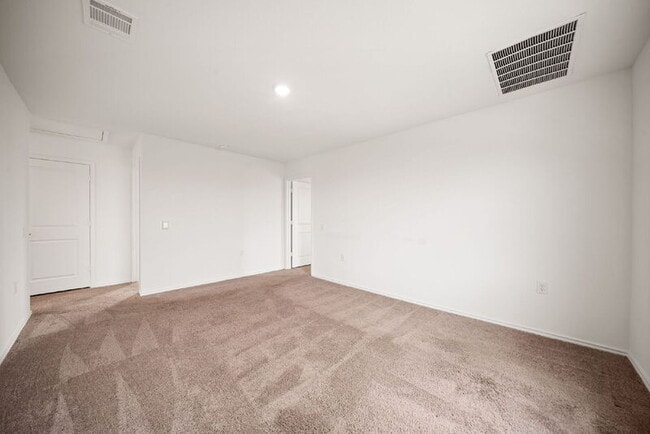 Building Photo - 5703 Dewberry Run