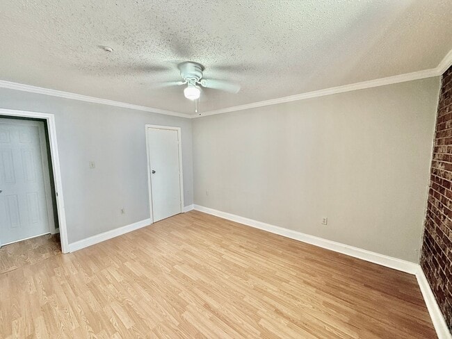 Building Photo - Two Bedroom Home with Spacious Bedrooms
