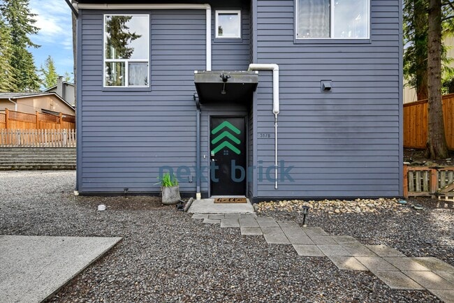 Building Photo - Cozy Retreat in Shoreline – Your Perfect 1,000 sqft Haven