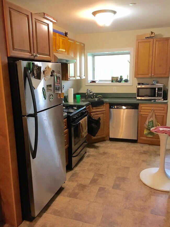 Building Photo - 247 Grove St