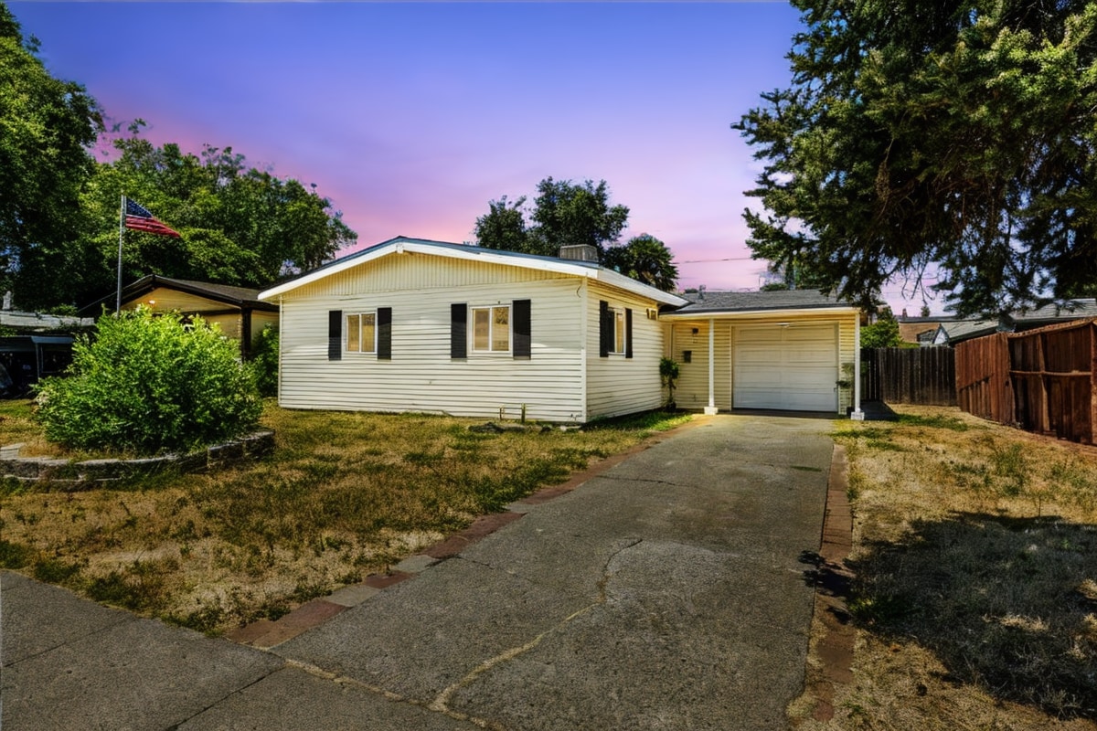 Building Photo - 380 Deodara St