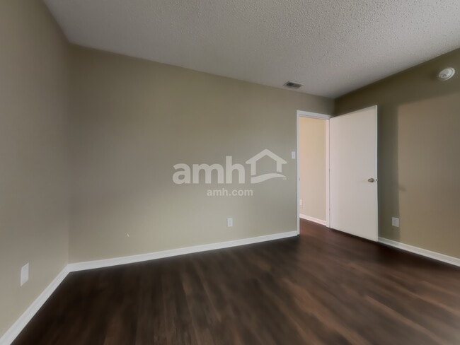 Building Photo - 10243 Cumberland Pointe Blvd