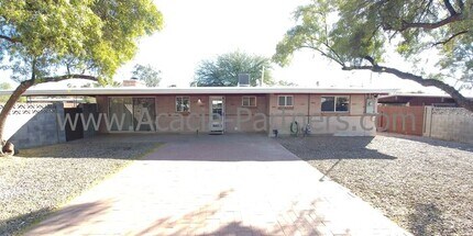 Building Photo - Centrally Located Three Bedroom/Two Bath Home