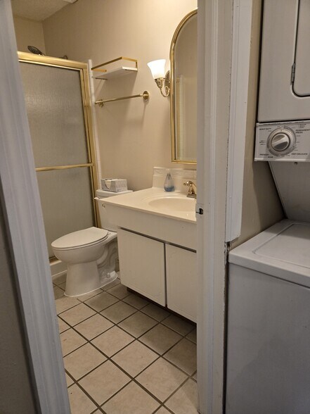 Bathroom - 652 Olde Towne Ave