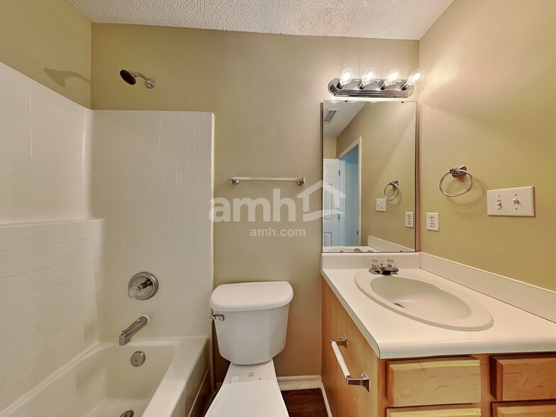 Building Photo - 6437 Saybrooke Dr