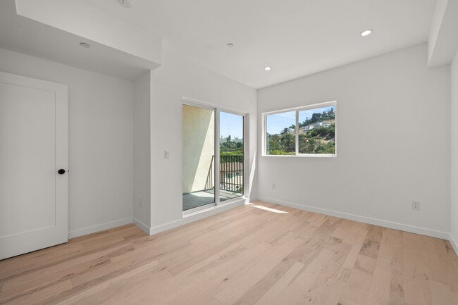 Building Photo - 3564- 3566 Eagle Rock Blvd Los Angeles, CA...