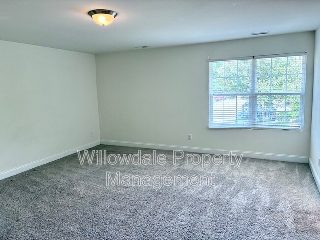 Building Photo - 100 Spring Pine Ln