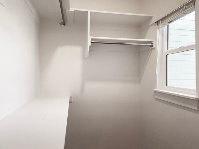 Building Photo - 1599 N 1870 E