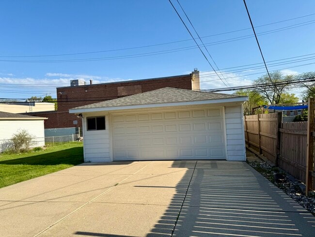 Building Photo - 17104 Englewood Ave