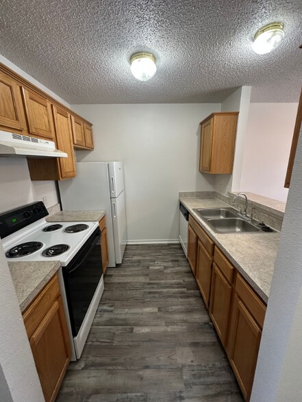 Primary Photo - 700 Hercules Ln