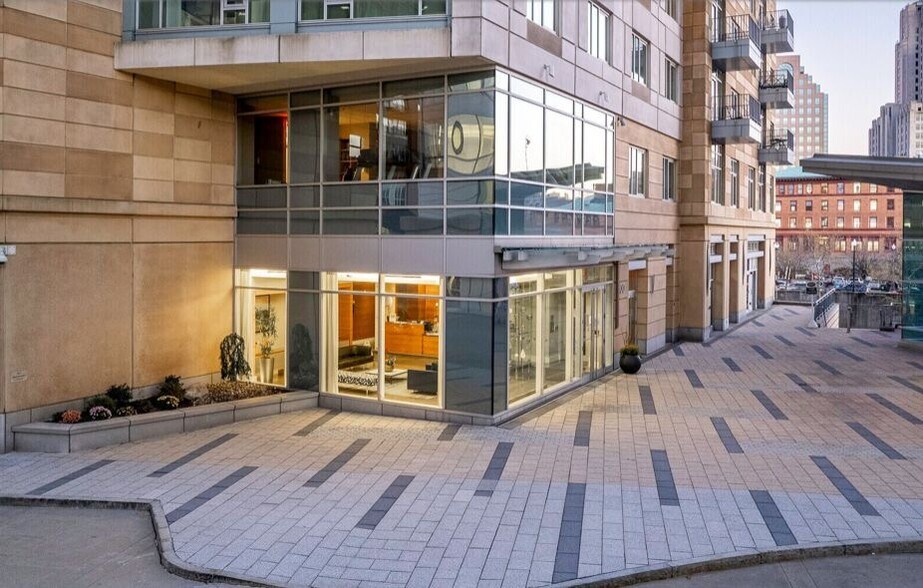 Building Photo - 100 Exchange St