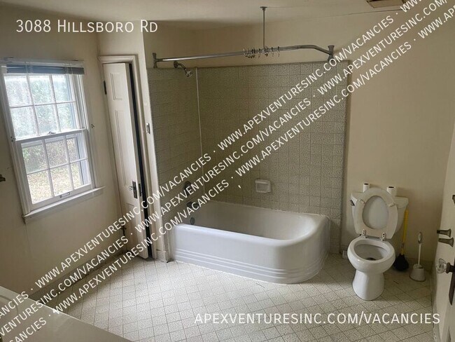 Building Photo - 3088 Hillsboro Rd