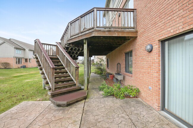 Building Photo - 6569 Whispering Woods Dr