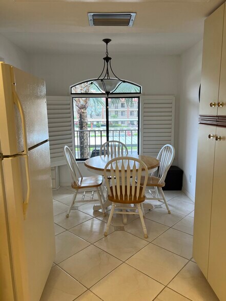 Building Photo - 7280 Coventry Ct