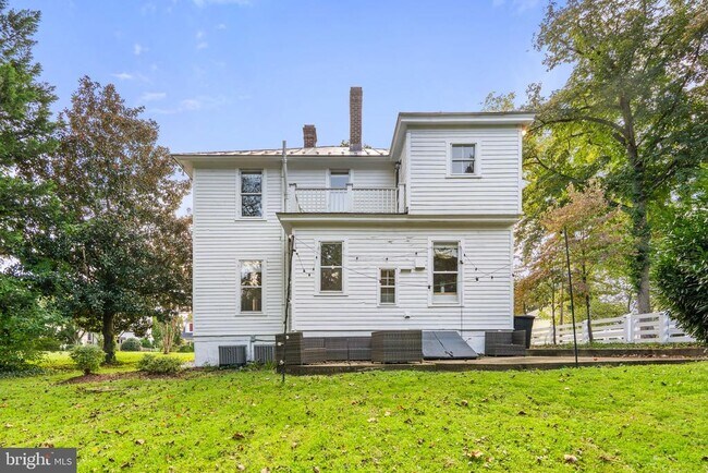 Building Photo - 61 Winchester St