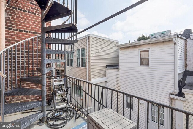 Building Photo - 1513 S Iseminger St