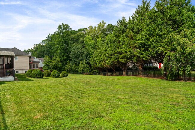 Building Photo - ***Amazing opportunity to rent this beauti...