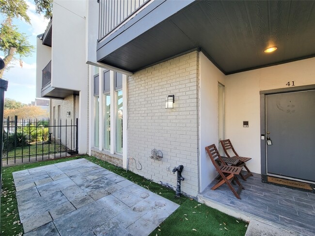 Building Photo - 1300 Augusta Dr