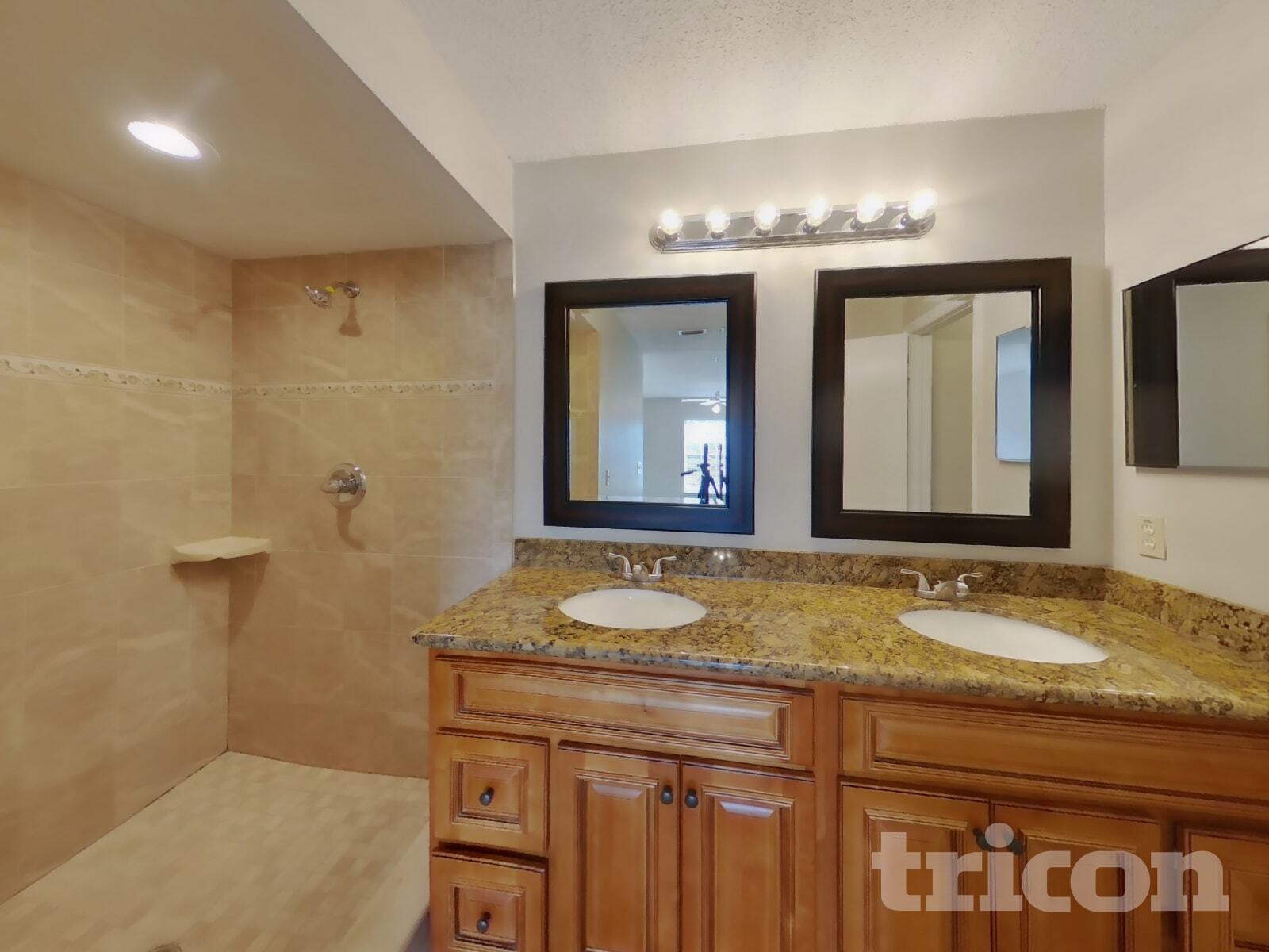 Building Photo - 19203 Sunlake Blvd