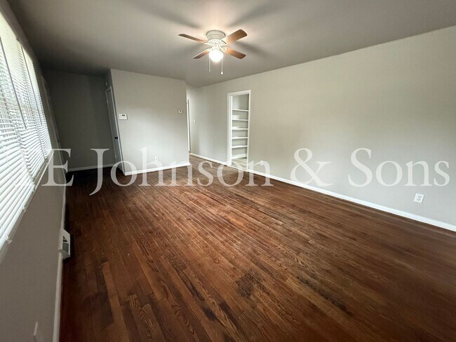 Building Photo - Newly Renovated 4 Bedroom Home with Hardwood Floors & Central A/C in Winston-Salem