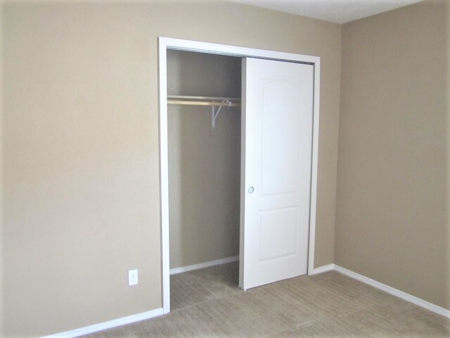 Building Photo - 946 Spring Valley Rd NE